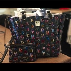 Dooney & Burke Janie Tote (Medium) w/ wristlet🖤